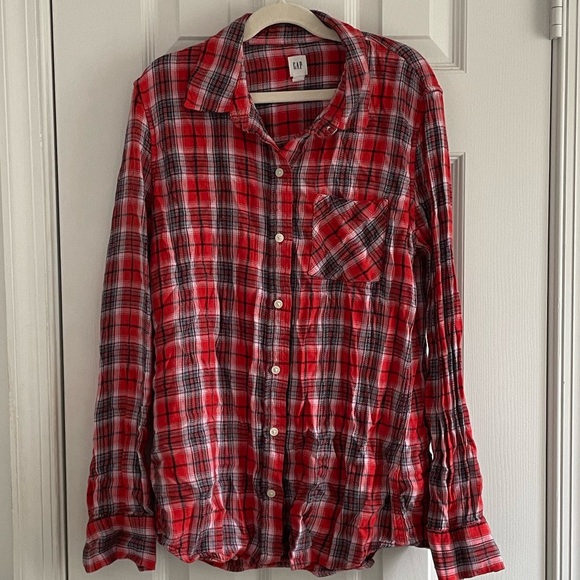 Gap Woman’s button down red plaid shirt! Size Small! - Picture 5 of 5